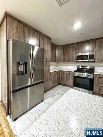 218-220-220 Kearny Ave, Unit 3 in Kearny, NJ - Building Photo - Building Photo