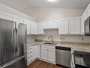 815 Riverbark Ln in Durham, NC - Building Photo - Building Photo
