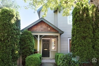 132 SW Hamilton St in Portland, OR - Building Photo - Building Photo