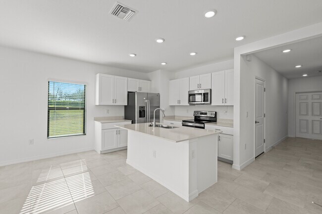 14275 Oviedo Pl in Tice, FL - Building Photo - Building Photo