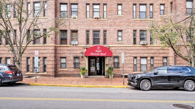 8 Barstow Rd in Great Neck Plaza, NY - Building Photo - Building Photo