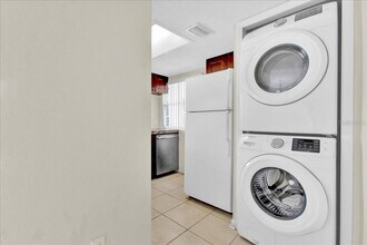 271 Caribbean Dr in Davenport, FL - Foto de edificio - Building Photo