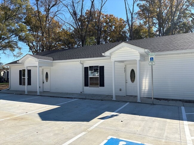 411-411 W Waggoner St in Tullahoma, TN - Building Photo - Building Photo