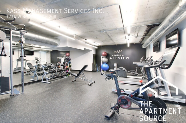 1718 W Roscoe St, Unit 5-07