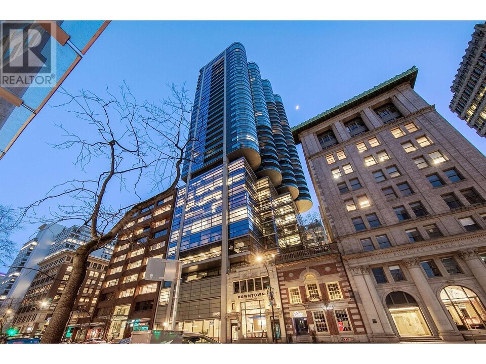 838-3838 W Hastings St in Vancouver, BC - Building Photo