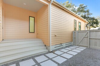 1023 Opelousas Ave in New Orleans, LA - Building Photo - Building Photo