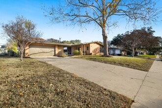 319 Marquis Ln in San Antonio, TX - Building Photo - Building Photo