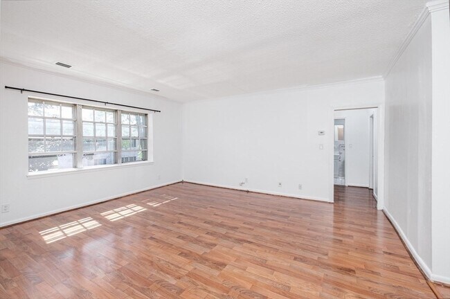 210 Lake Shore Rd in Boston, MA - Building Photo - Building Photo