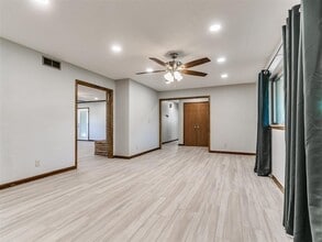2641 Osborne Dr in Norman, OK - Building Photo - Building Photo
