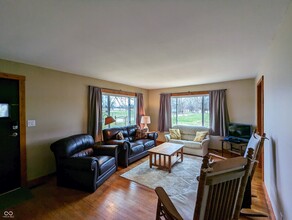 12985 E Enon Rd in Hope, IN - Building Photo - Building Photo