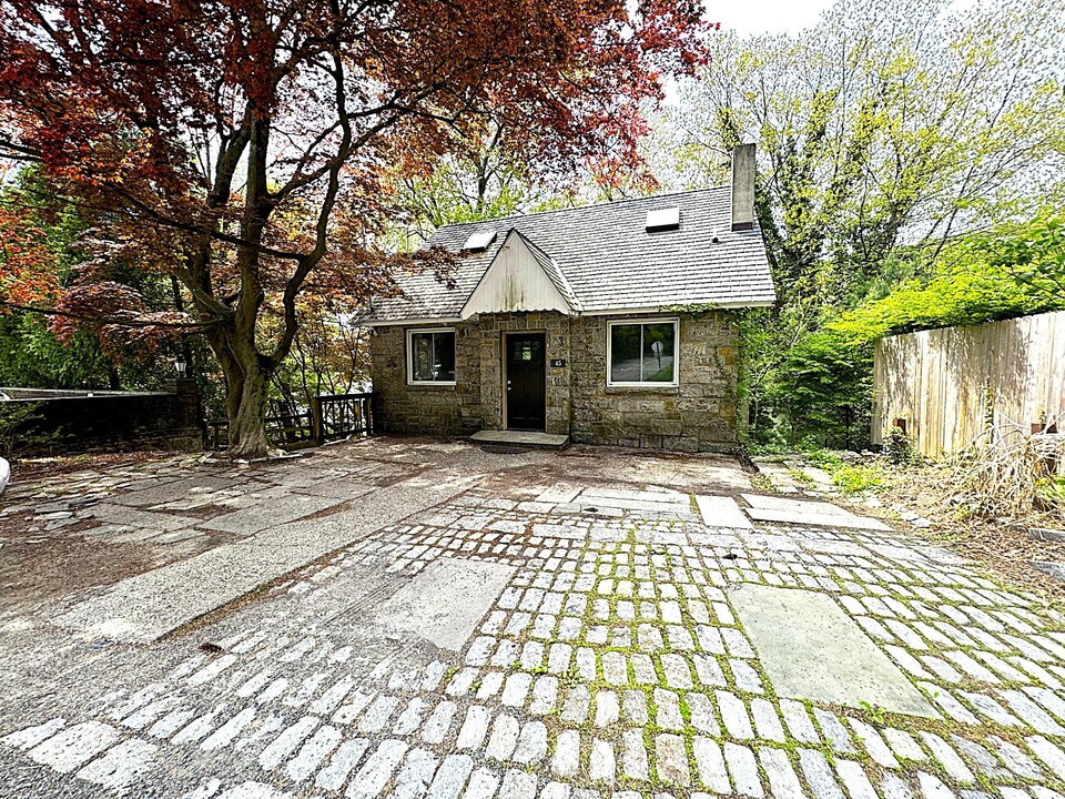 45 Lake Dr in Lake Peekskill, NY - Building Photo