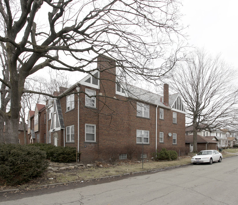 3108 Indianola Ave in Columbus, OH - Foto de edificio