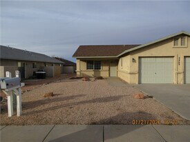 2469 Fox in Kingman, AZ - Building Photo