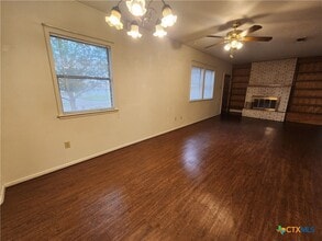 1274 Hillcrest Dr in New Braunfels, TX - Building Photo - Building Photo