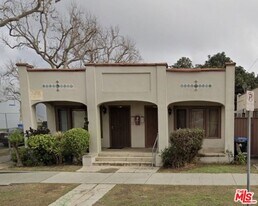 6002 S Budlong Ave in Los Angeles, CA - Building Photo
