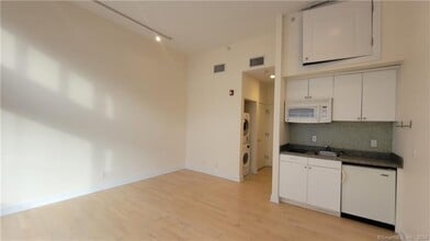 804 Chapel St in New Haven, CT - Building Photo - Building Photo