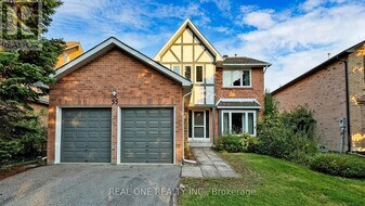 35 Aitken Cir in Markham, ON - Building Photo
