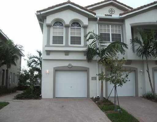 3030 Laurel Ridge Cir in Riviera Beach, FL - Building Photo
