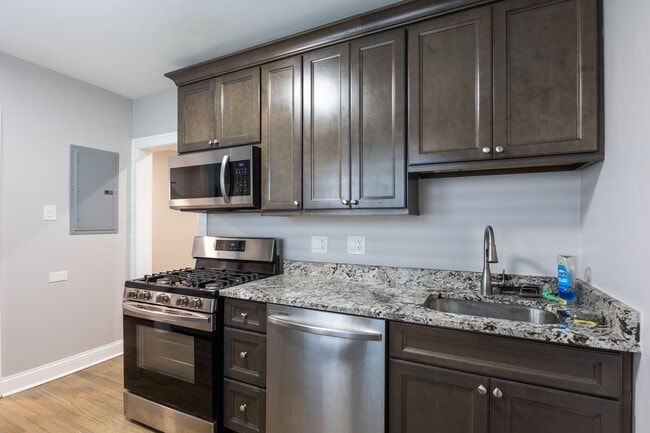 2240 N Sawyer Ave, Unit 2
