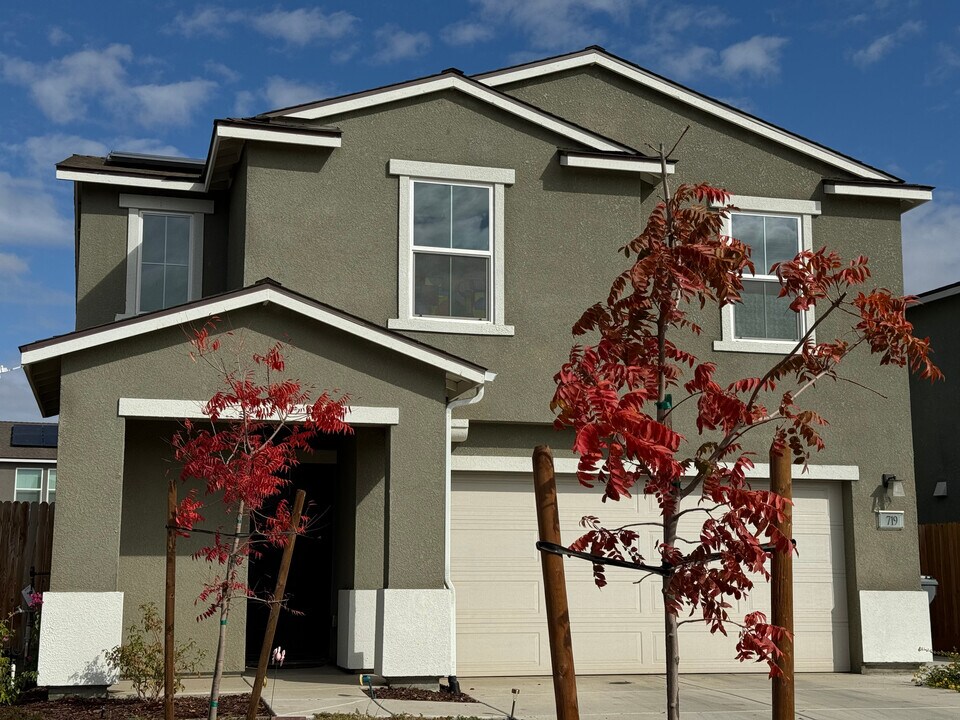 719 Irma Dr in Merced, CA - Foto de edificio