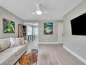 320 Walnut St in Hollywood, FL - Building Photo - Building Photo
