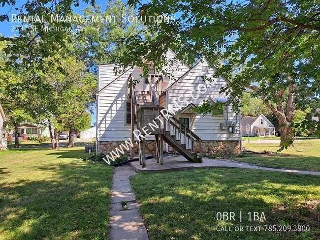 2737 SE Michigan Ave in Topeka, KS - Building Photo - Building Photo