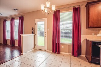 11012 Los Comancheros Rd in Austin, TX - Building Photo - Building Photo