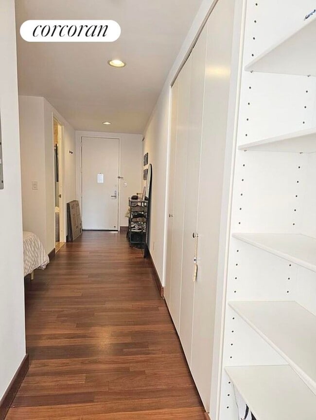 305 E 63rd St in New York, NY - Building Photo - Building Photo