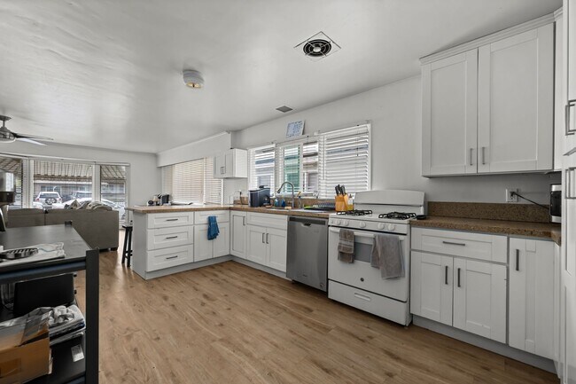 6180-6182 Mary Ln Dr in San Diego, CA - Building Photo - Building Photo