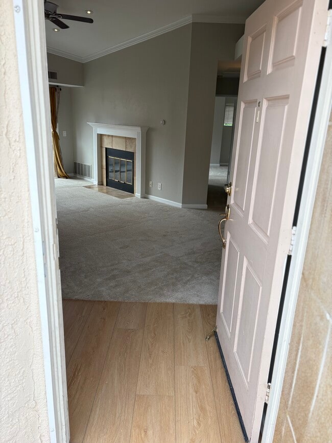 7287 Camino Degrazia, Unit 10 in San Diego, CA - Foto de edificio - Building Photo