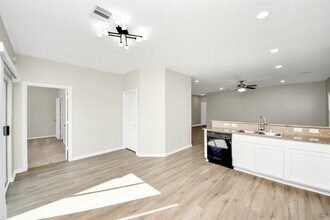 11015 Harston Dr in Tomball, TX - Building Photo - Building Photo