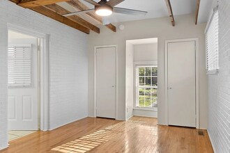 2206 White Oak Dr in Valdosta, GA - Building Photo - Building Photo