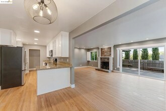 23965 Mayville Dr in Hayward, CA - Building Photo - Building Photo