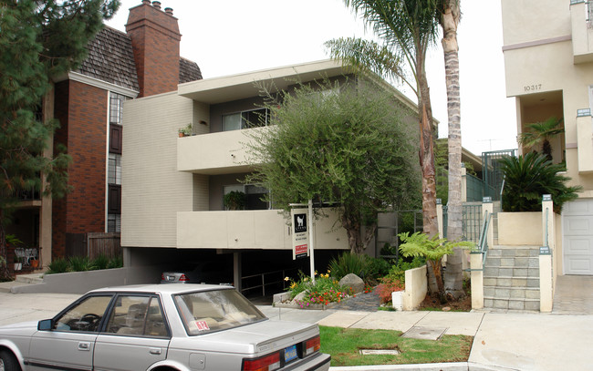 10323 Missouri Ave in Los Angeles, CA - Foto de edificio - Building Photo