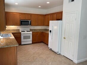 348 Monte Vista Way in Oceanside, CA - Building Photo - Building Photo