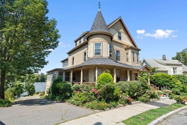 property at 20 Crystal St