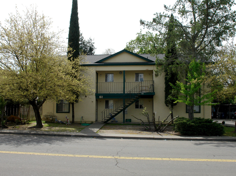 432 March Ave in Healdsburg, CA - Building Photo