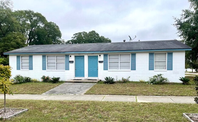 property at 219 S 7th St