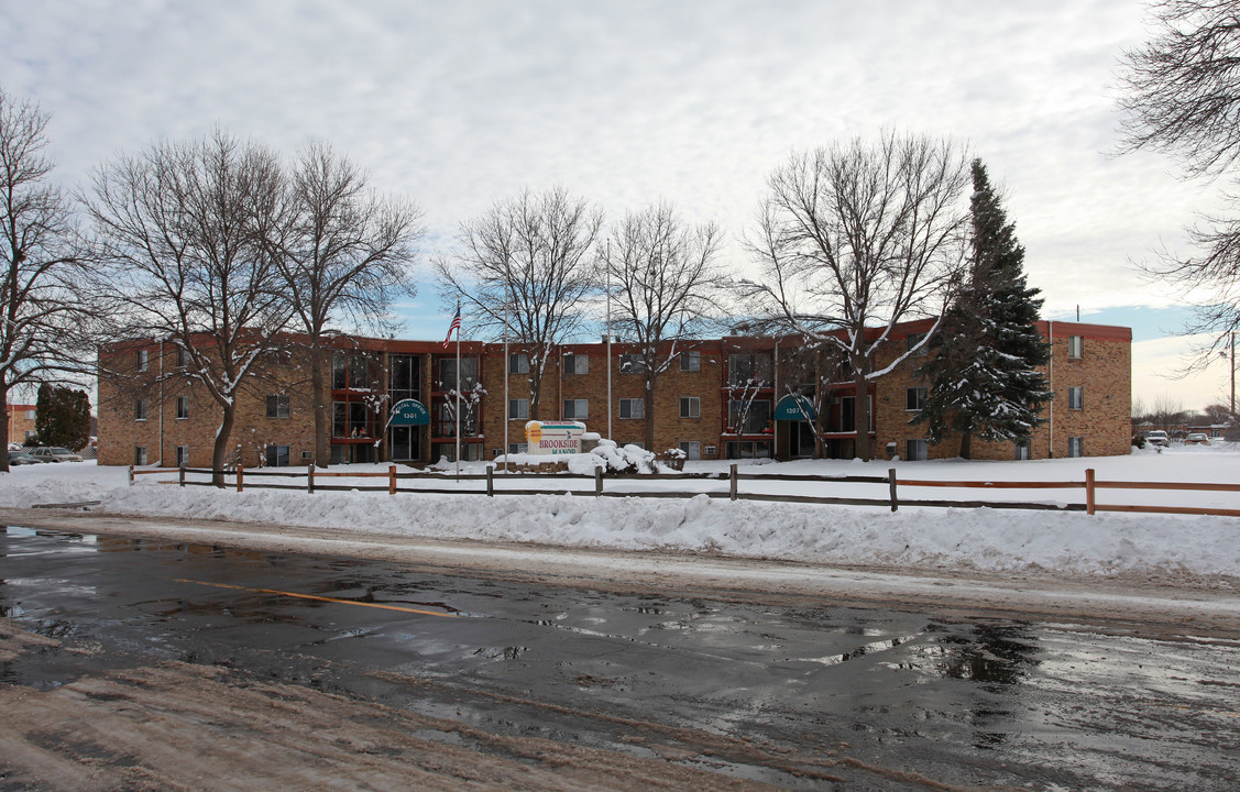 Brookside Manor in Brooklyn Center, MN - Building Photo