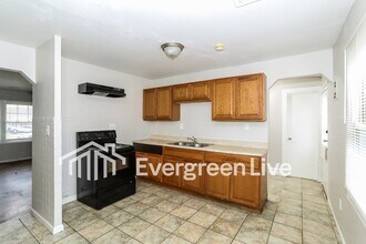 9209 Meadowglen Dr in Cincinnati, OH - Building Photo - Building Photo