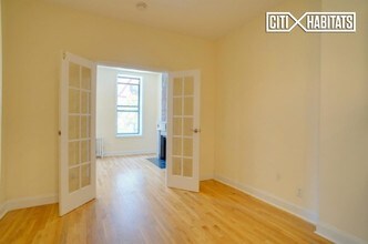 159 Christopher St-Unit -1 in New York, NY - Building Photo - Building Photo
