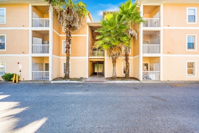 Uptown Palms Apartments in Tampa, FL - Foto de edificio - Building Photo