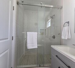 6611 Winnetka Ave in Winnetka, CA - Building Photo - Building Photo