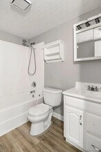 8132 Bold Forbes Ct in Indianapolis, IN - Foto de edificio - Building Photo