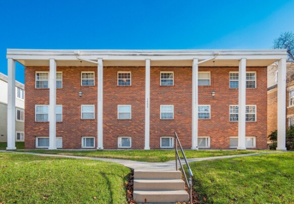 1662 Summit St in Columbus, OH - Building Photo