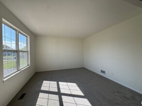 405 Preserve Dr in Genoa, IL - Building Photo - Building Photo