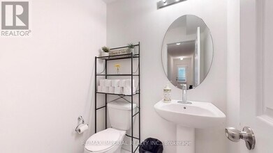 7 Cornerside Way in Whitby, ON - Building Photo - Building Photo