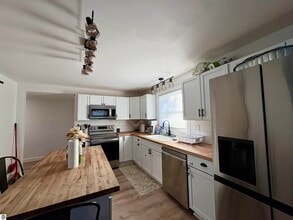 7638 Skegemog Point Rd in Williamsburg, MI - Building Photo - Building Photo