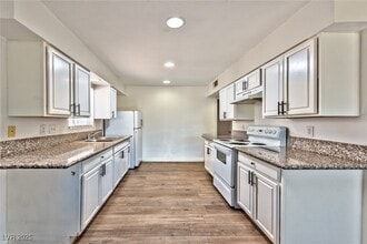 29 Gold Bar Ct in Las Vegas, NV - Building Photo - Building Photo