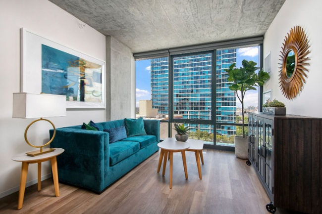 57 E 14th St, Unit 1105 in Chicago, IL - Building Photo - Building Photo